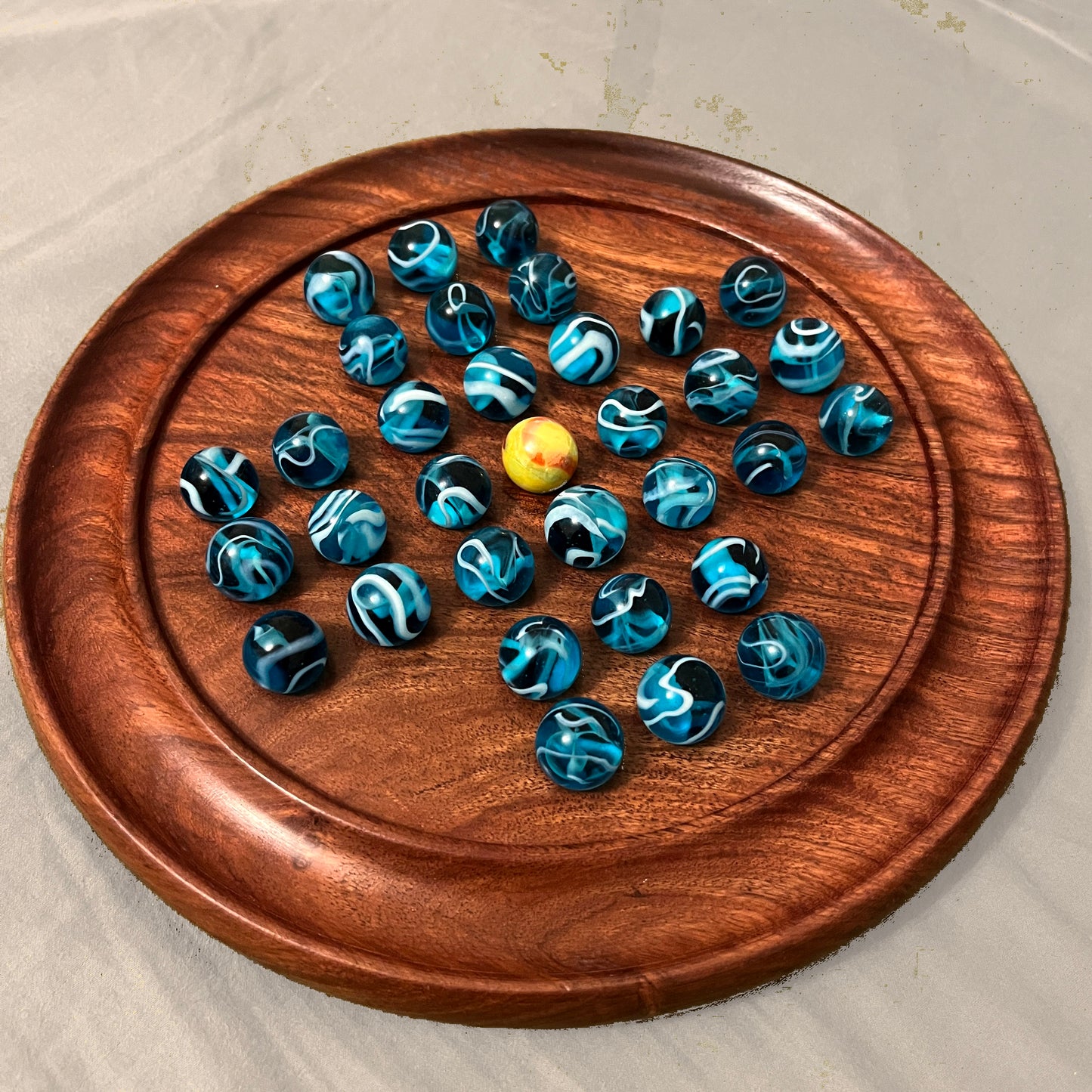 Großer Solitär aus Holz